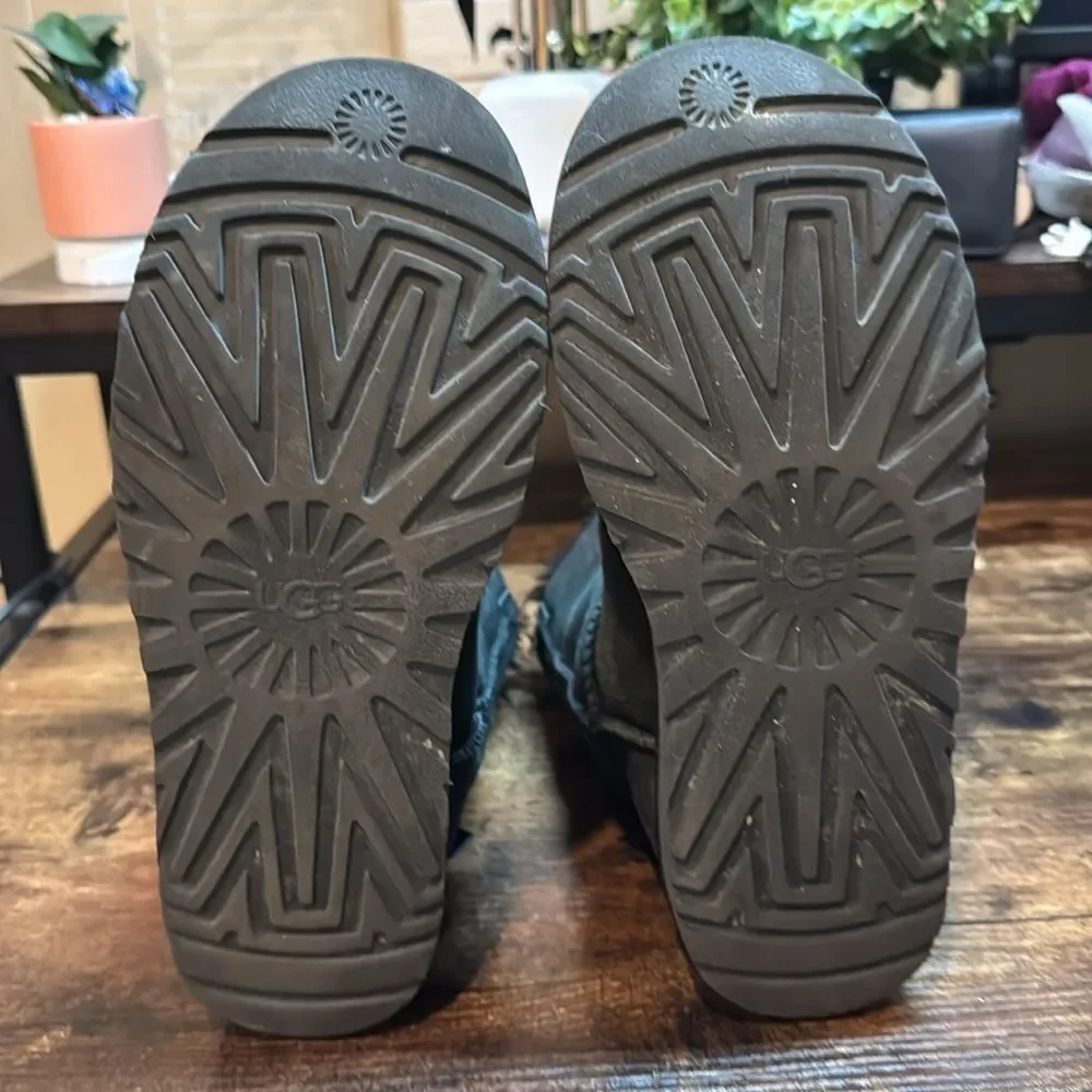 Ugg Bailey Bow Black Suede Boots size 6‎